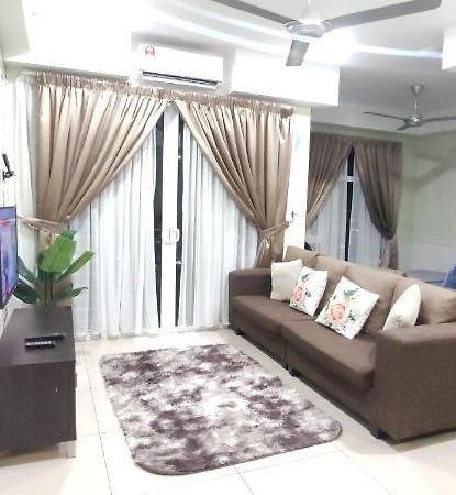 Dperdana -Dinies Pool,Wifi, Centre Of Kota Bharu, 4-5 Pax 아파트 외부 사진