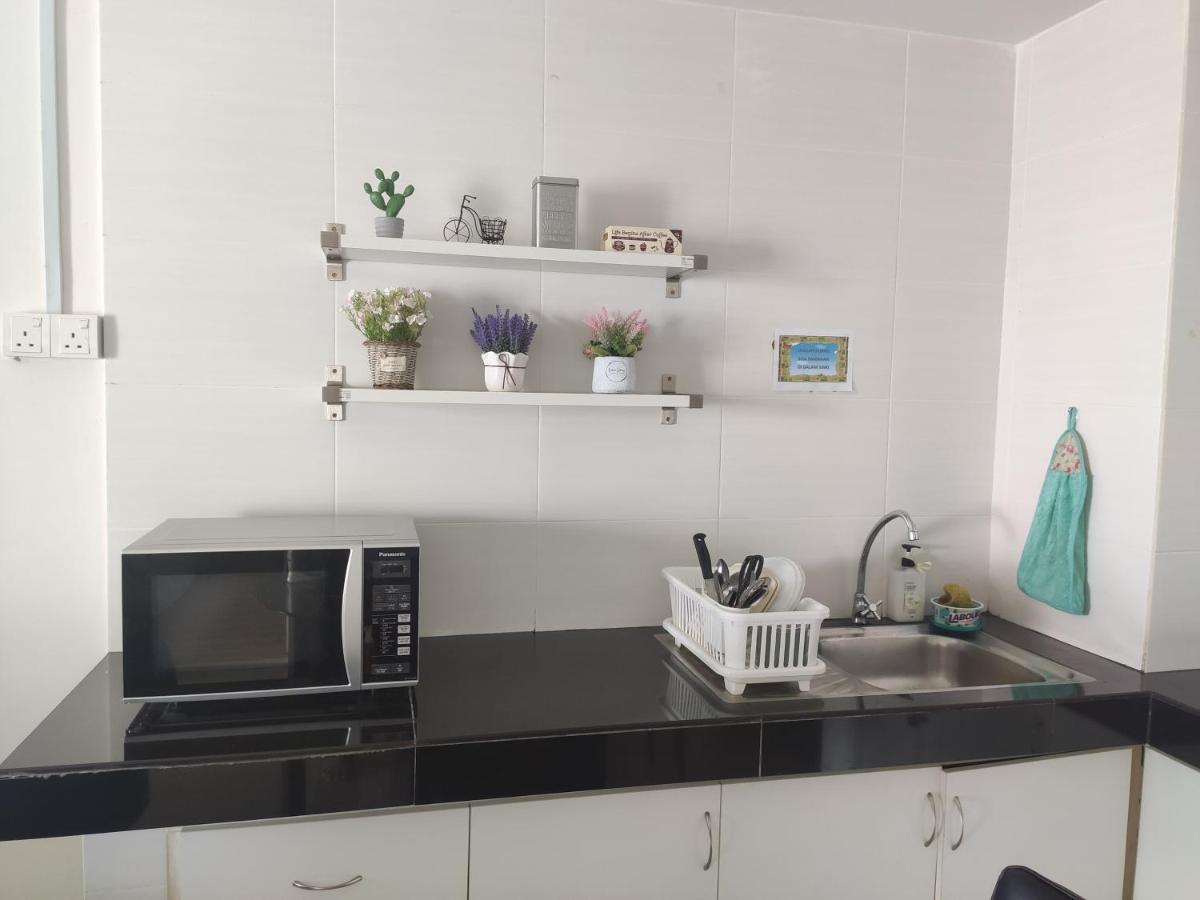 Dperdana -Dinies Pool,Wifi, Centre Of Kota Bharu, 4-5 Pax 아파트 외부 사진