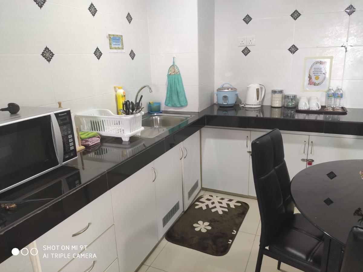 Dperdana -Dinies Pool,Wifi, Centre Of Kota Bharu, 4-5 Pax 아파트 외부 사진