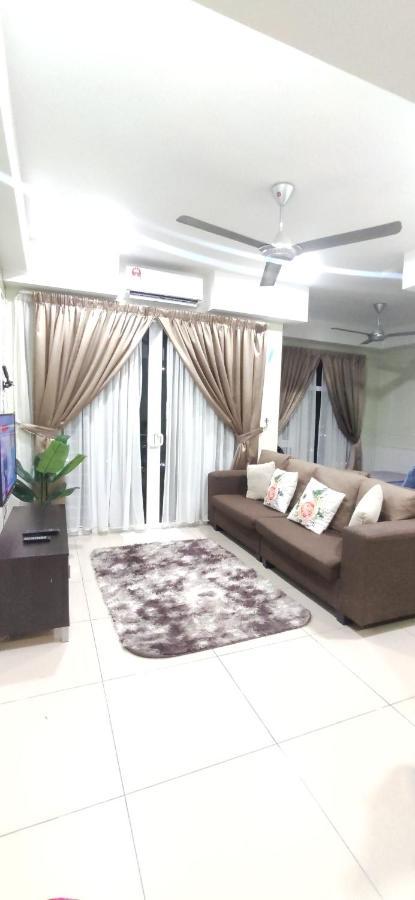 Dperdana -Dinies Pool,Wifi, Centre Of Kota Bharu, 4-5 Pax 아파트 외부 사진