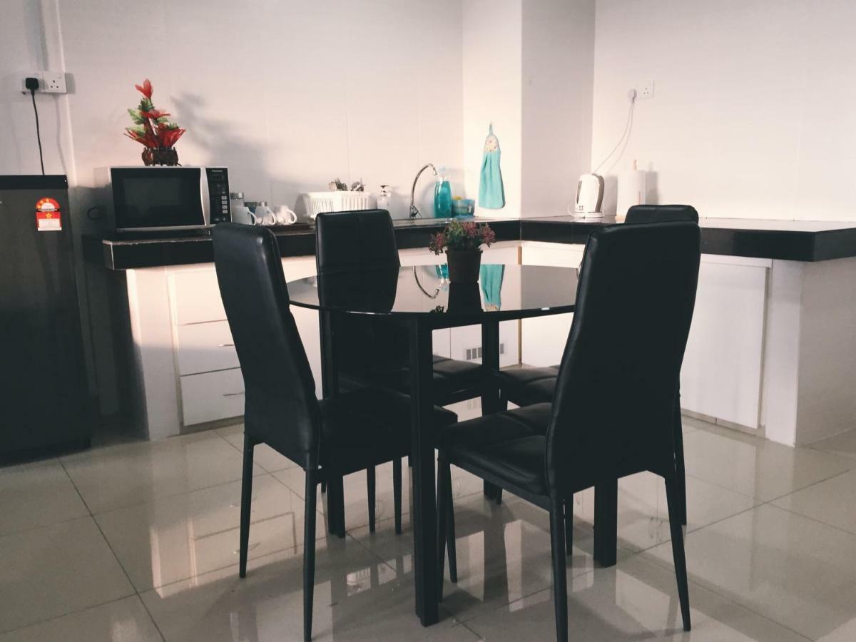 Dperdana -Dinies Pool,Wifi, Centre Of Kota Bharu, 4-5 Pax 아파트 외부 사진