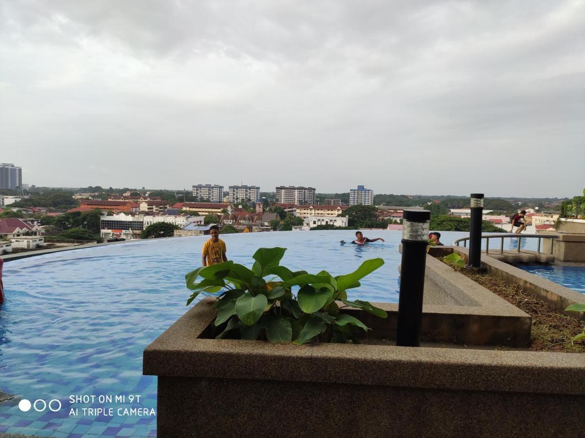 Dperdana -Dinies Pool,Wifi, Centre Of Kota Bharu, 4-5 Pax 아파트 외부 사진